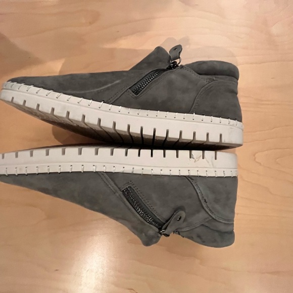 Men's Gray Suede Ankle Boots - Picture 4 of 6